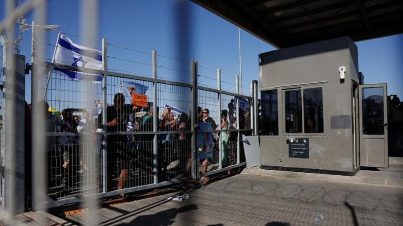 “Abusi su comandante di Hamas”: la procura militare israeliana dispone l’arresto di nove soldati