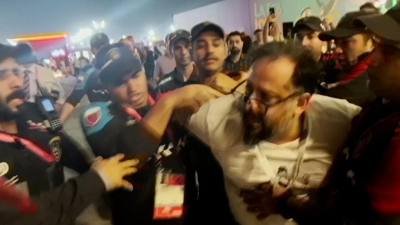 Qatar, la polizia arresta tifosi iraniani con magliette contro il regime di Teheran