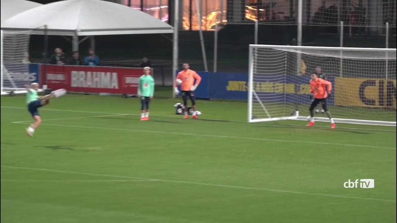 Mondiali in Qatar, la stessa rovesciata del brasiliano Richarlison in allenamento