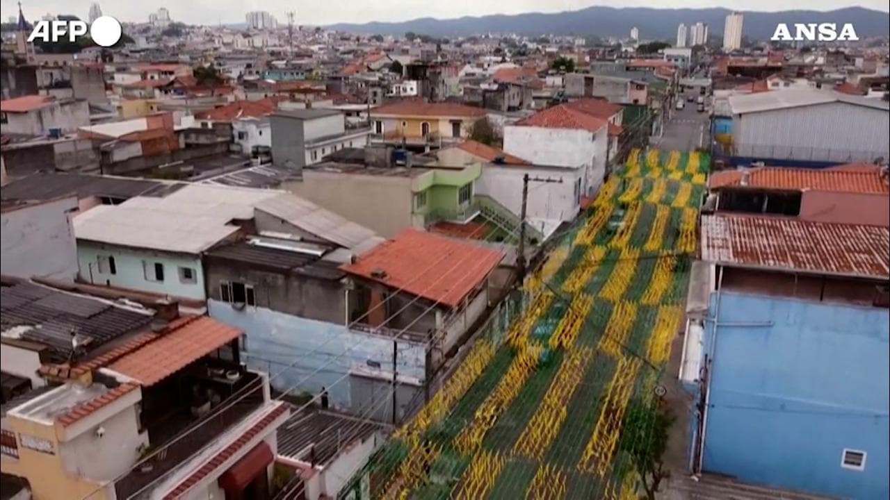 Qatar 2022, le strade del Brasile si colorano di "verdeoro" in vista dei Mondiali