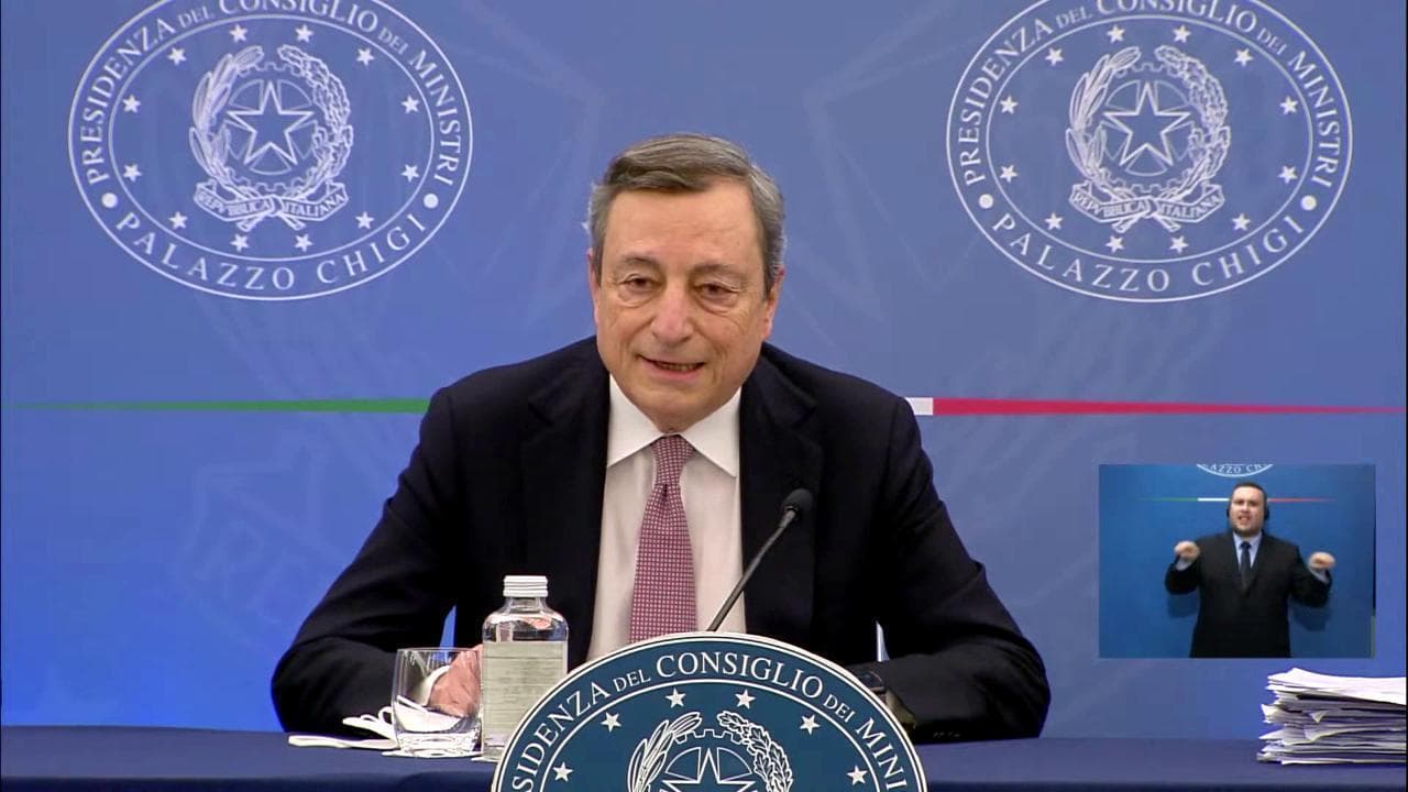 Rincari energia, Draghi: "Tasse su extraprofitti per aiutare famiglie e imprese in difficoltà"