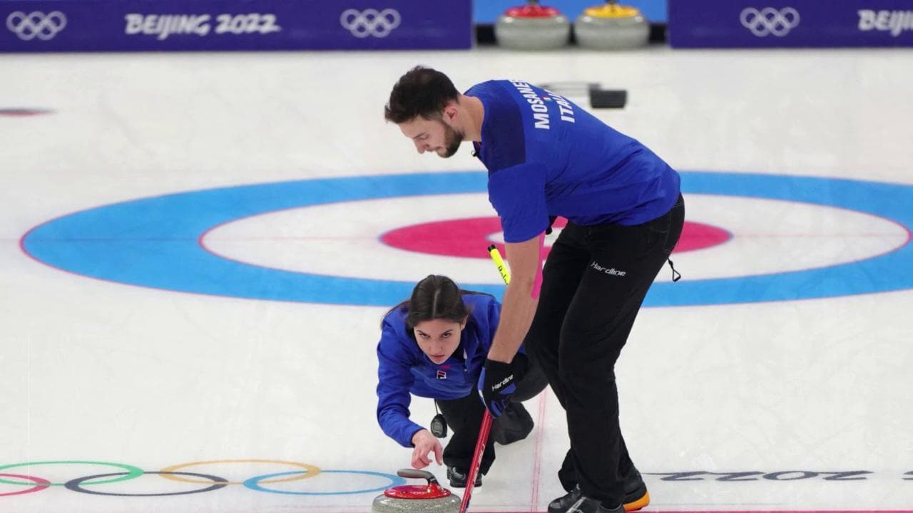Pechino 2022, Italia oro nel curling: chi sono Stefania Constantini e Amos Mosaner