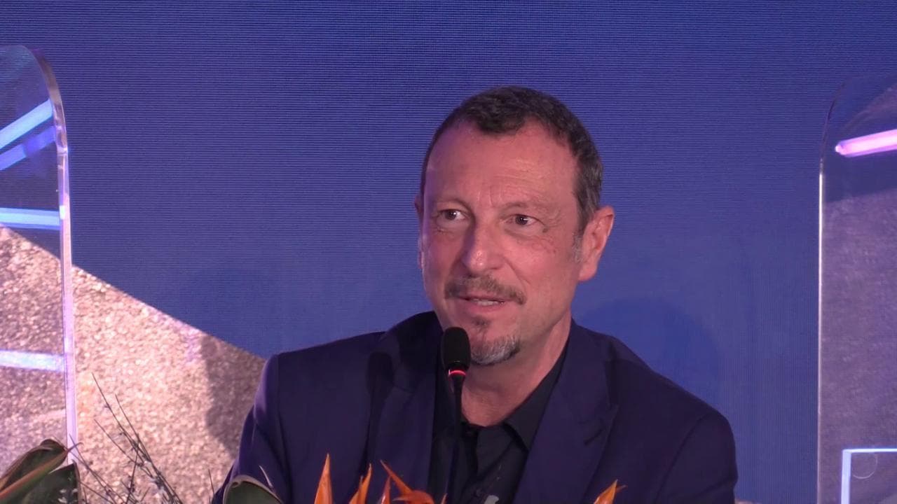 Sanremo2022,  Amadeus e l'insulto fuorionda della Ferilli: "Ecco cosa è successo"