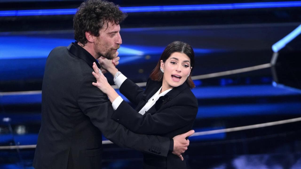 Sanremo 2022, la quarta serata del Festival raccontata dai tweet più esilaranti