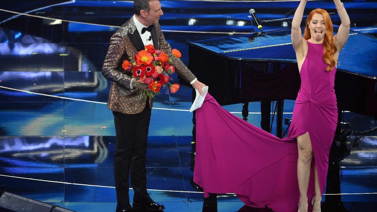Sanremo 2022, quarta serata: i look più commentati sui social (tra ironia e ammirazione)