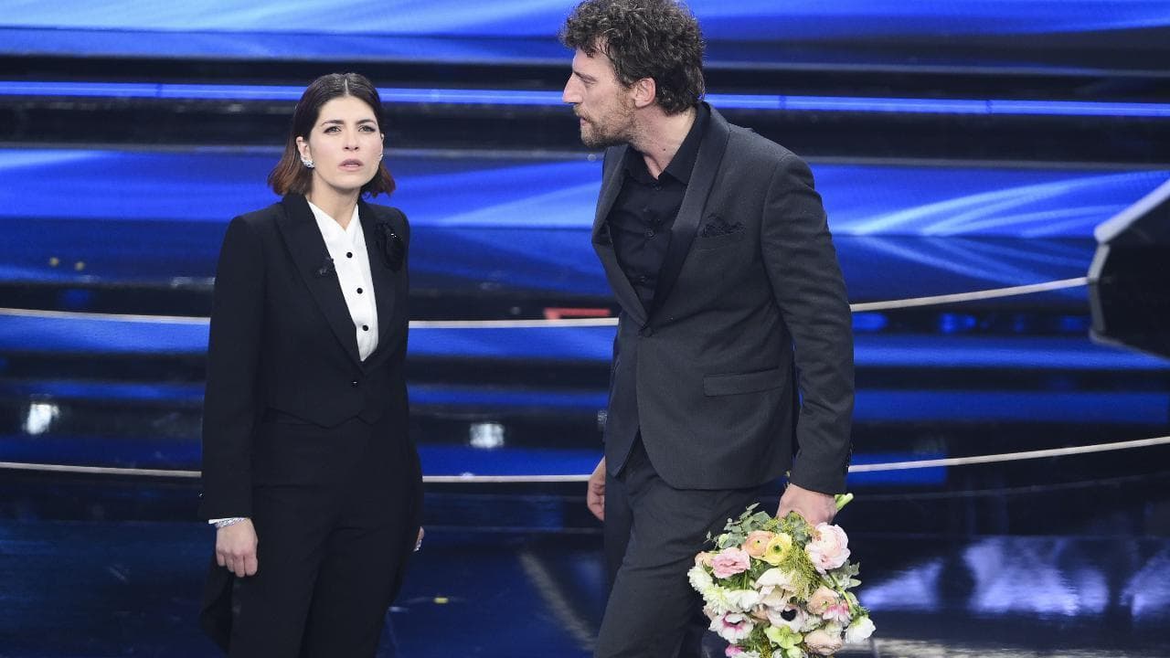 Sanremo 2022, lo show di Giannetta e Lastrico tutto da ridere con le frasi delle canzoni