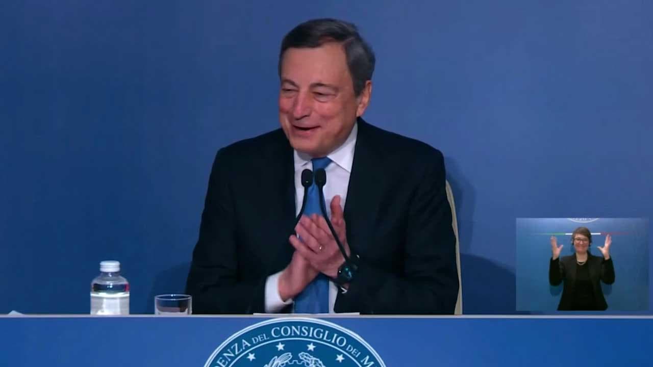 Draghi ride alla domanda sul Colle e risponde: "Lavoro su Pnrr continuerà indipendentemente da me"