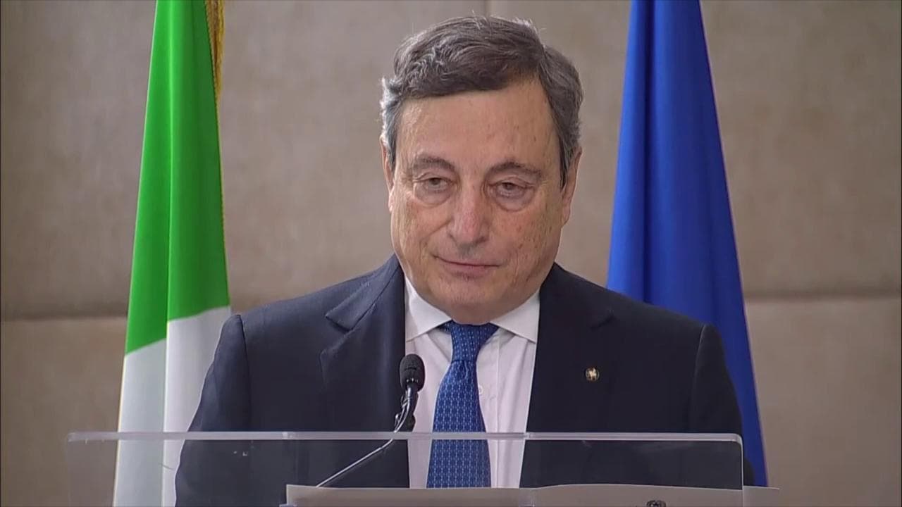 Draghi agli ambasciatori italiani: "Inverno e diffusione Omicron impongono massima cautela"