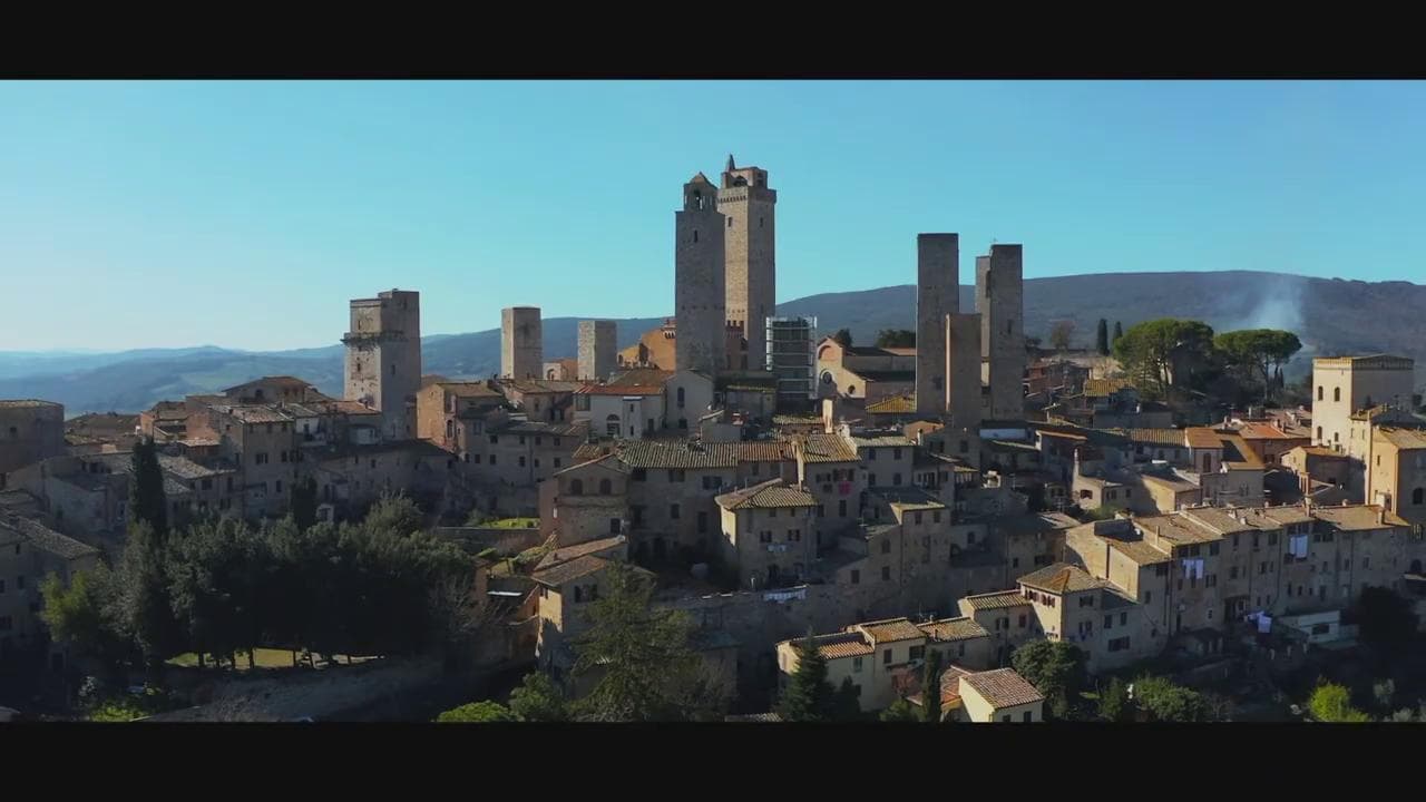 San Gimignano, il borgo toscano ripreso dall'alto
