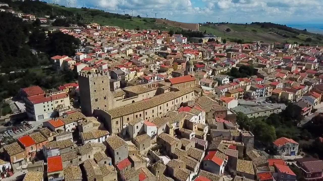 Pietramontecorvino: il borgo pugliese ripreso dall'alto