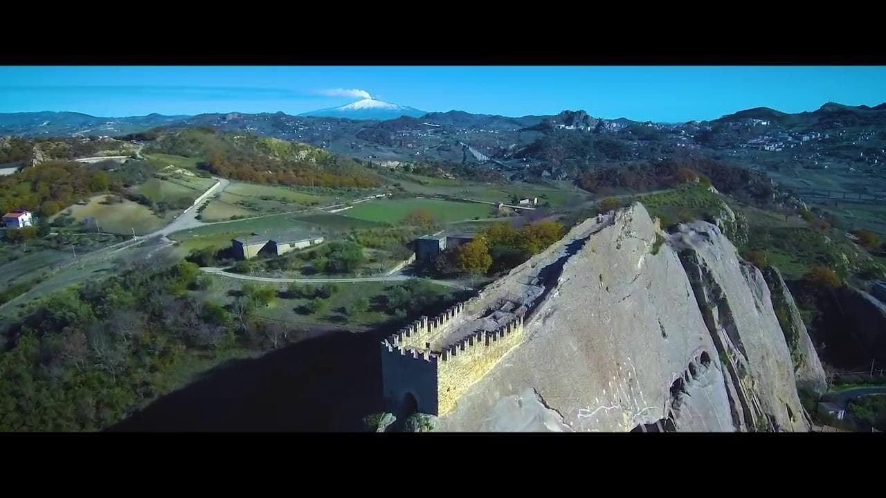 Sperlinga, il borgo siciliano ripreso dall'alto