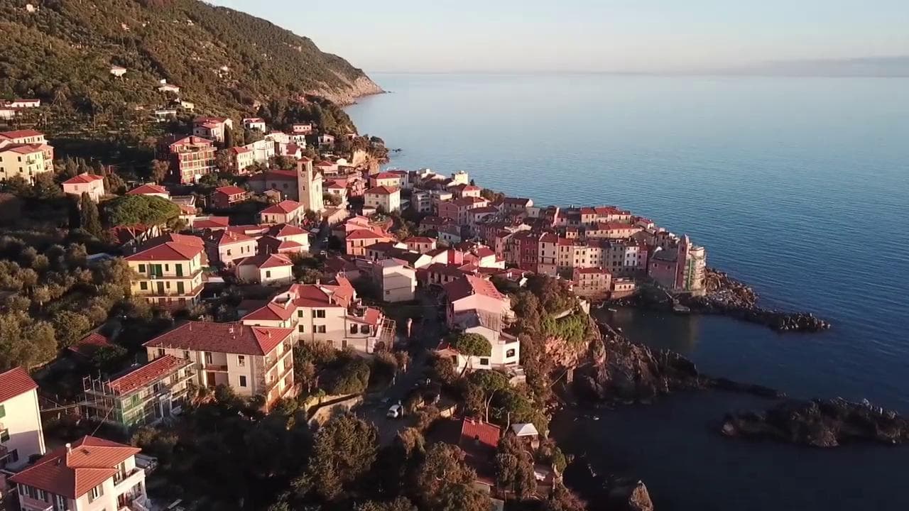 Tellaro, il borgo ligure ripreso dall'alto