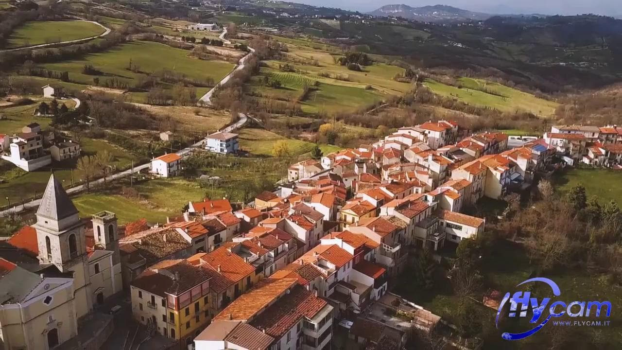 Frosolone, il borgo molisano ripreso dall'alto