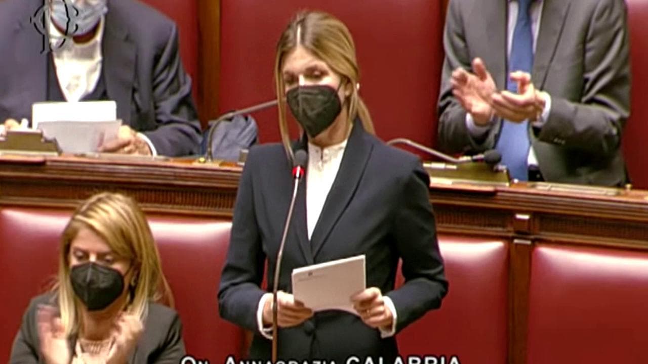 Scontri No Green Pass, la stoccata di Forza Italia a Lega e FdI: "Guardano il dito, non la luna"