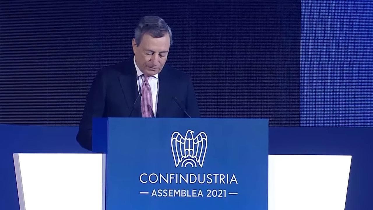 Luce e gas, Draghi: "Tre miliardi a sostegno dei più fragili"