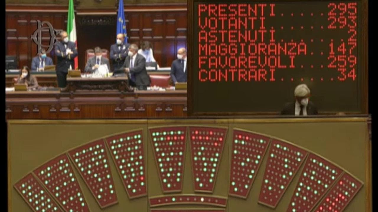 Green Pass, decreto approvato alla Camera: anche la Lega vota a favore
