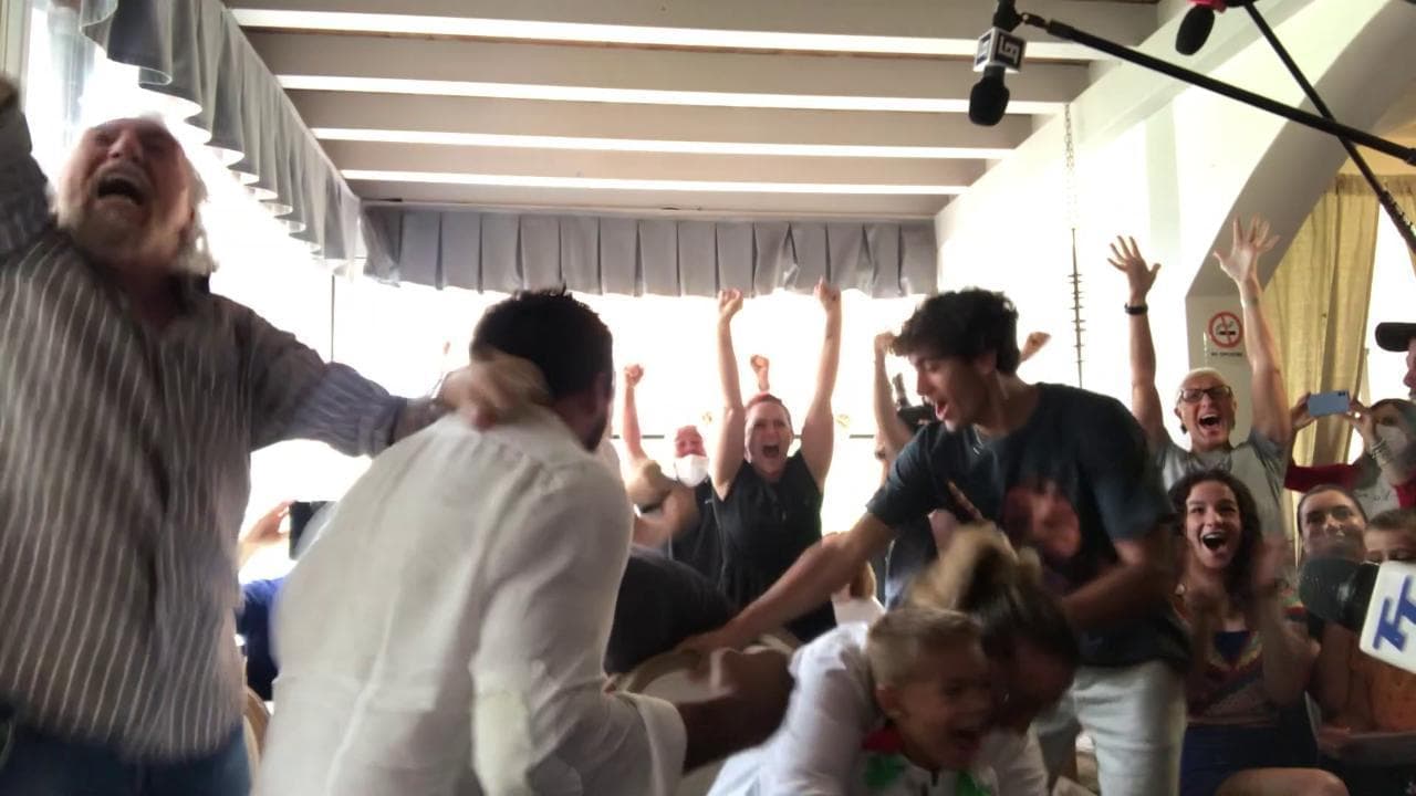 La famiglia di Jacobs esulta al momento dell'oro. Il fratello: "Vengono i brividi a rivedere le immagini"