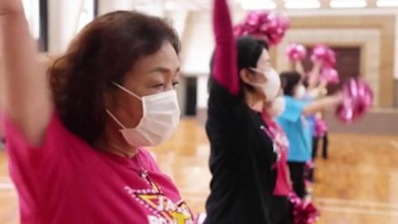 Tokyo, nonne superstar: alle olimpiadi anche le cheerleader sono over 70