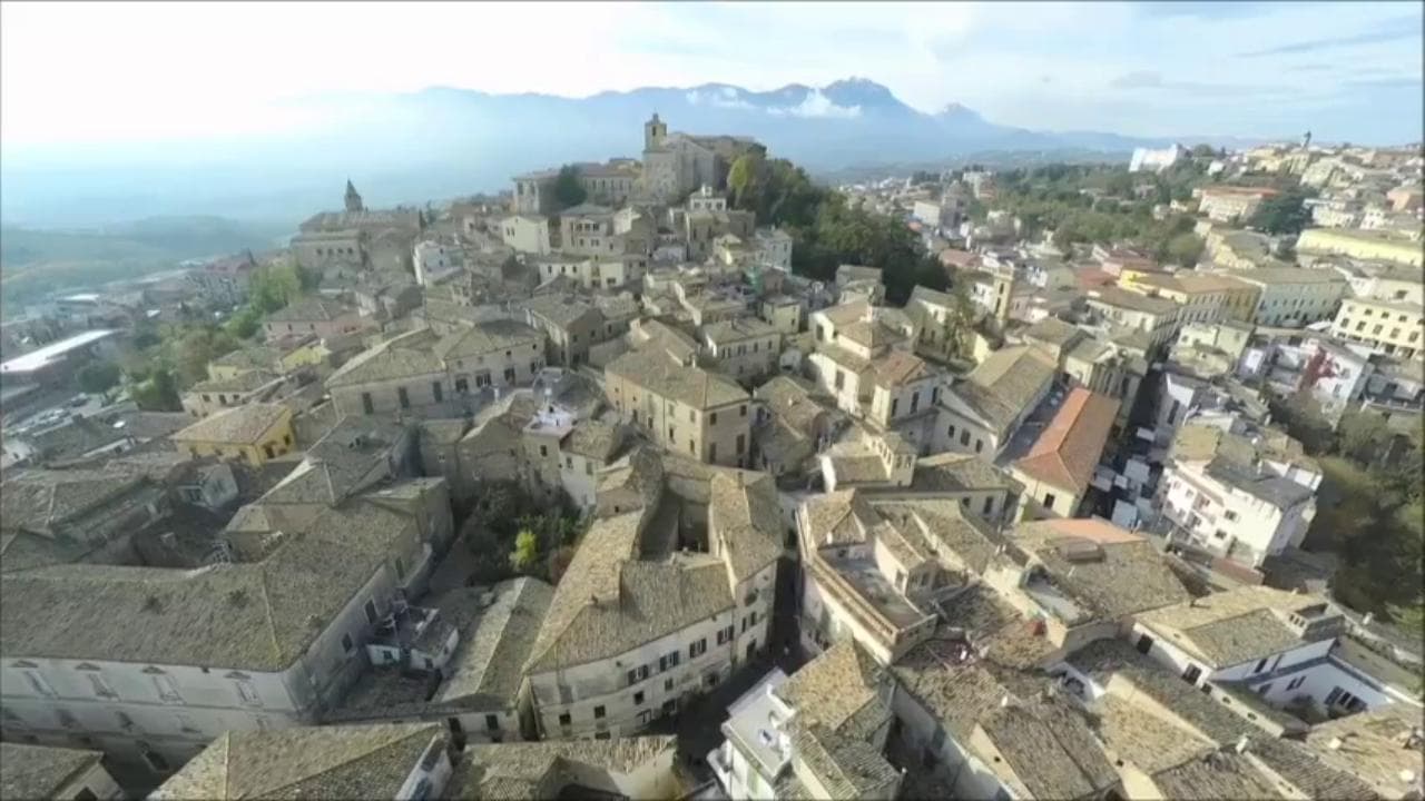 Penne, il borgo abruzzese ripreso con il drone