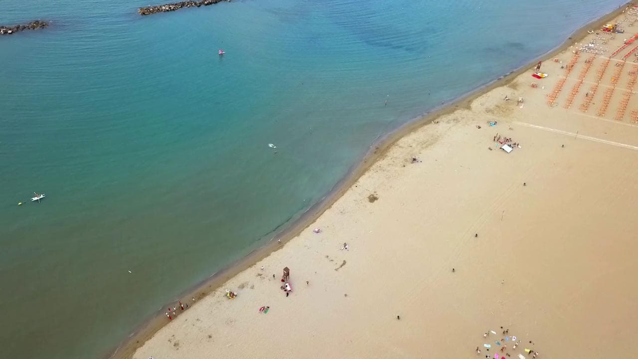Baia Flaminia, le immagini del drone su Lido Pavarotti