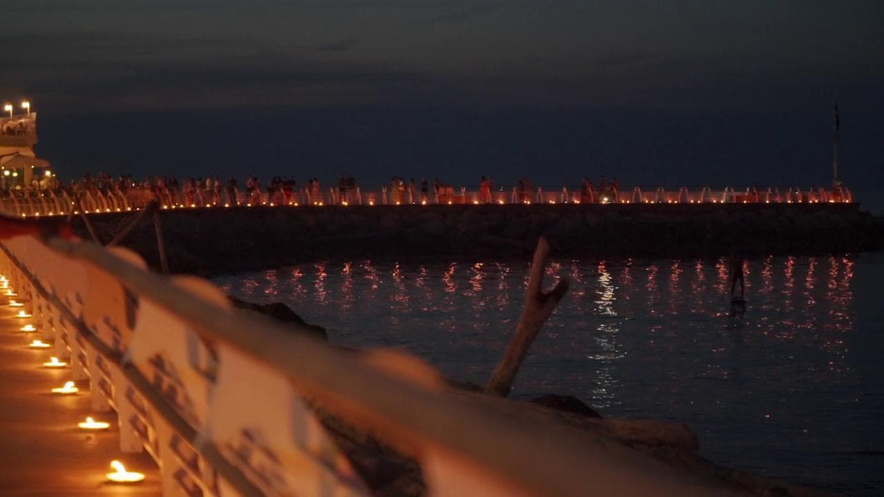 Riviera del San Bartolo, lo spettacolo della notte delle candele