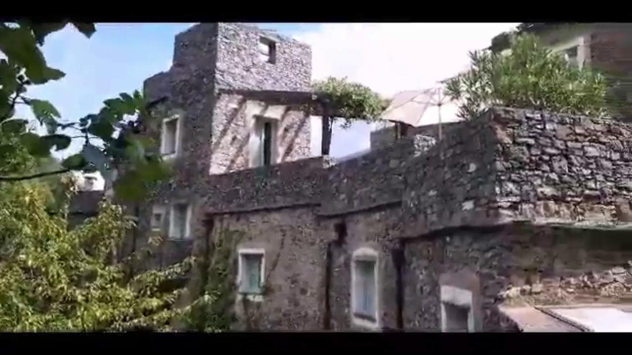 Colletta di Castelbianco, tra i vicoli in pietra del borgo ligure