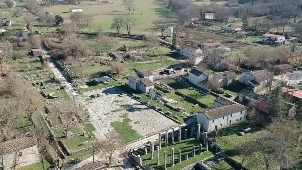 Sepino, il sito archeologico di Altilia-Saepinum ripreso dall'alto