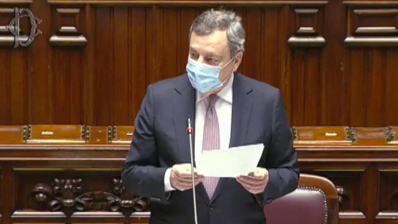 Draghi: "Sui matrimoni bisogna avere pazienza. Per le riaperture ci vuole un approccio graduale"