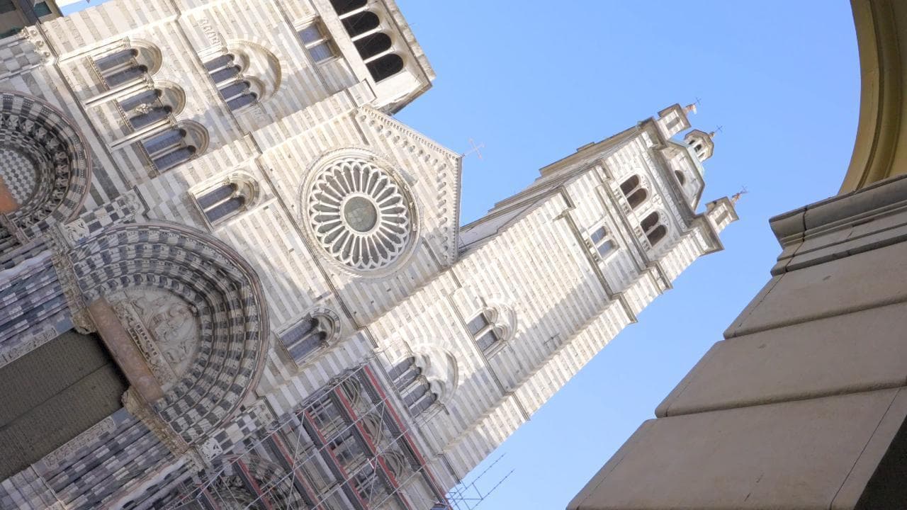48 ore... a Genova, la città della Lanterna dove il cielo di mattina è blu cobalto