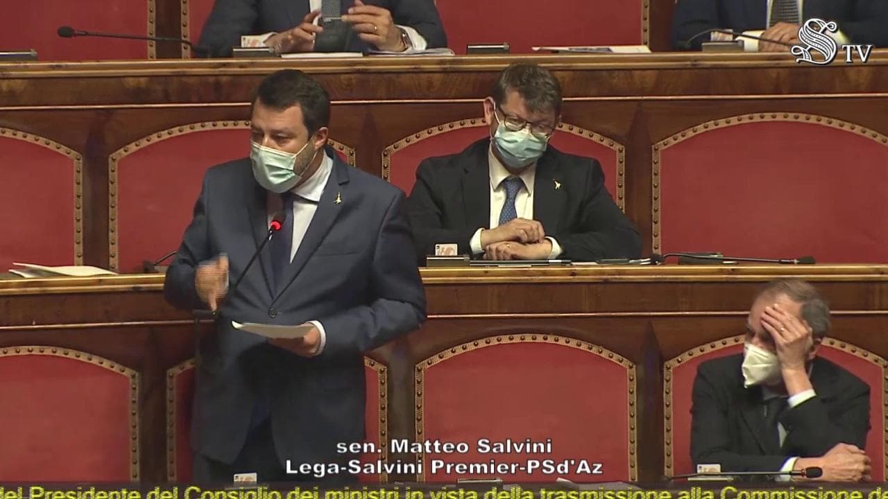 Governo, Salvini: "Noi siamo leali, sbaglia chi pensa di buttarci fuori"
