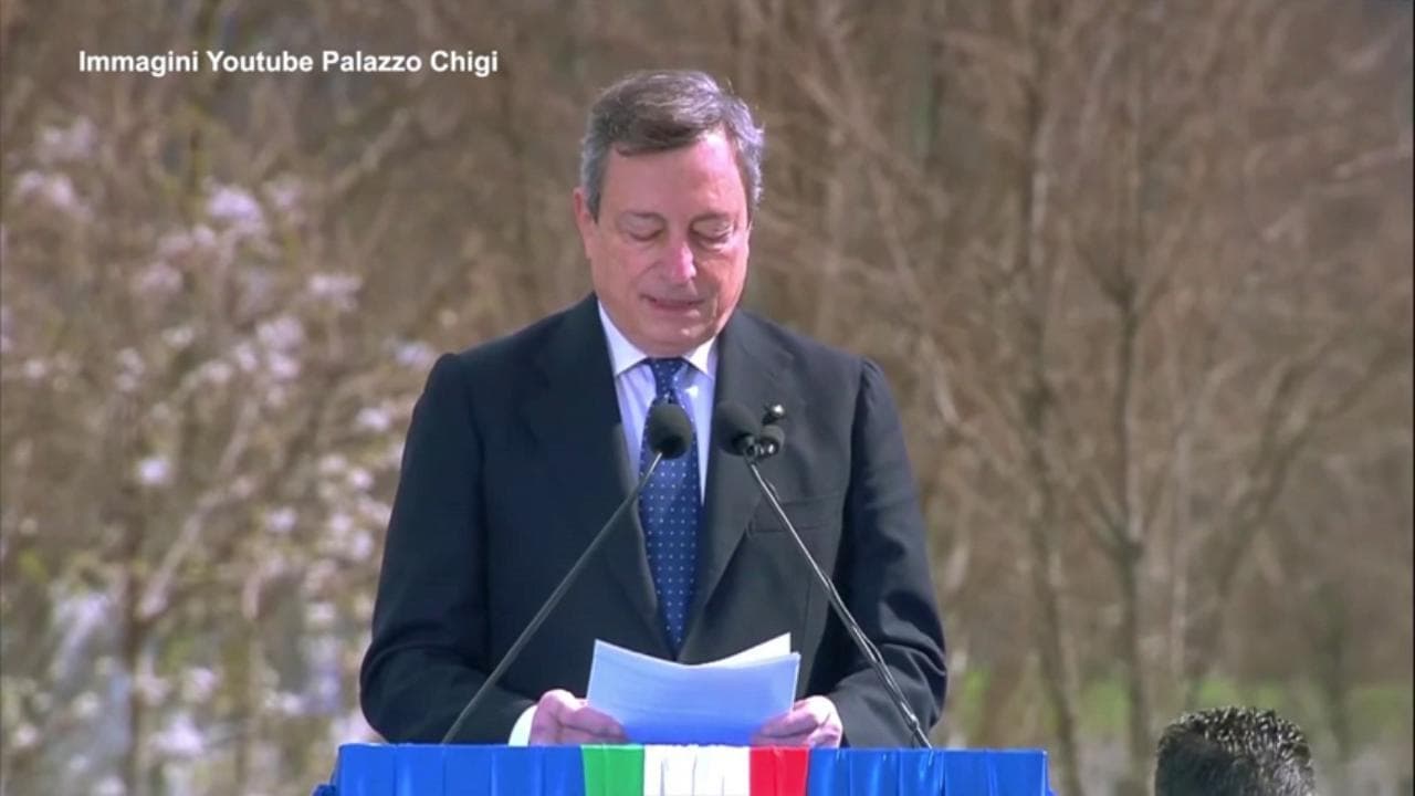 Draghi a Bergamo: "La campagna vaccinale prosegue, qualunque sia la decisione dell'Ema"