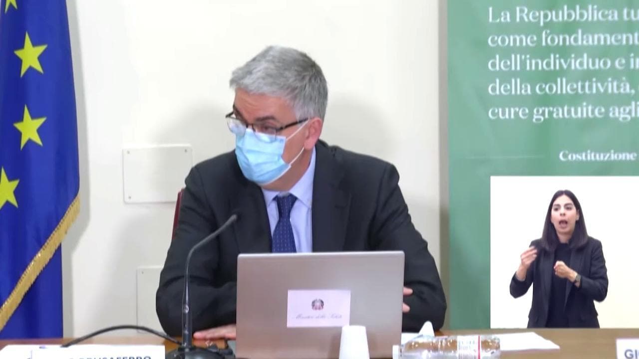 Covid, Brusaferro: "Terapie intensive oltre la soglia di saturazione, servono interventi decisi"