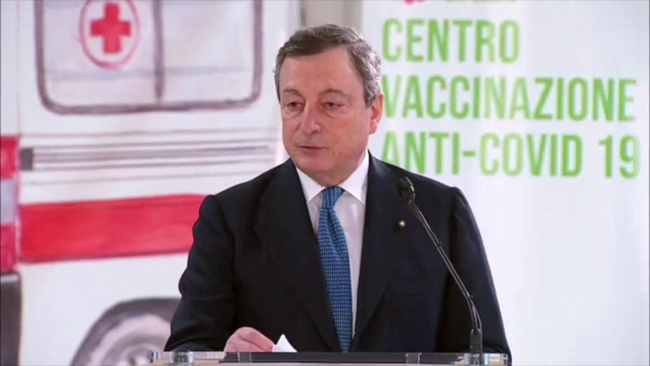 Vaccini, l'appello di Draghi: "Rispettare il proprio turno come ha fatto il presidente della Repubblica"