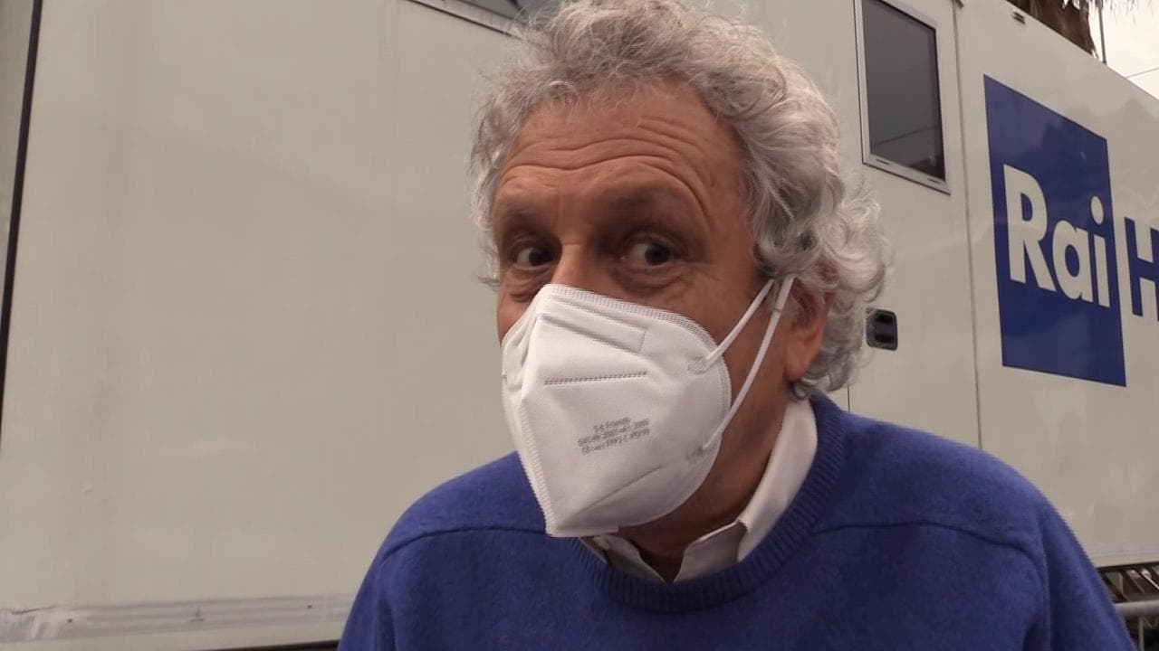 Sanremo, il regista Vicario: "Altro che palloncini, è un Festival complicato. Gli applausi finti salvano dall’effetto straniante"