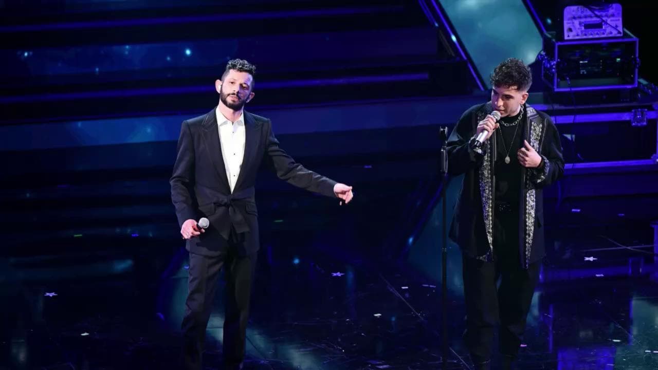 Sanremo 2021, microfono rotto per Fasma: Amadeus costretto a interrompere il duetto