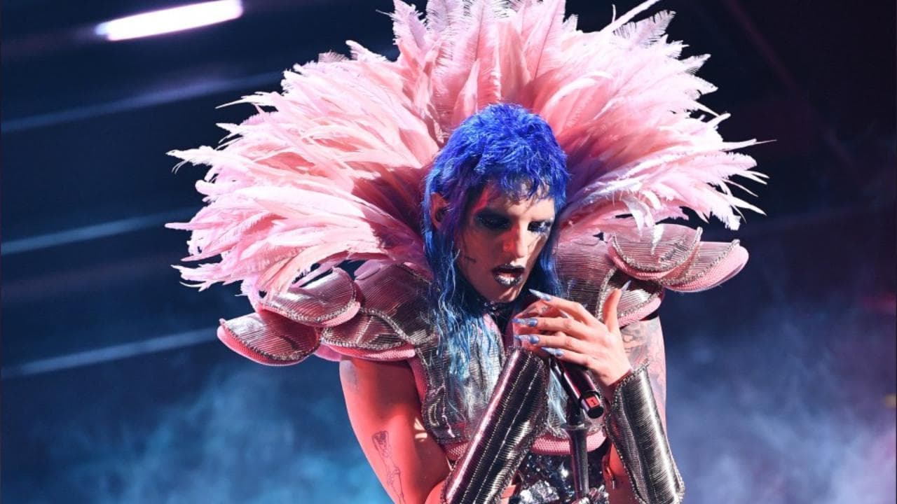 Sanremo 2021, dalle unghie di Arisa alla barba di Max Gazzè: i look più commentati sui social
