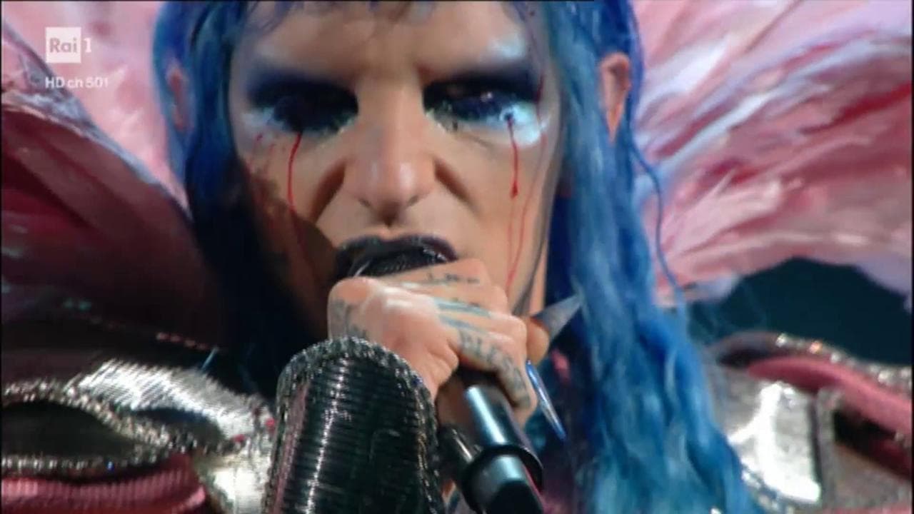 Sanremo 2021, Achille Lauro piange lacrime di sangue: la performance