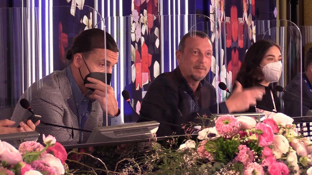Sanremo, Amadeus: "Gli applausi finti aiutano psicologicamente"