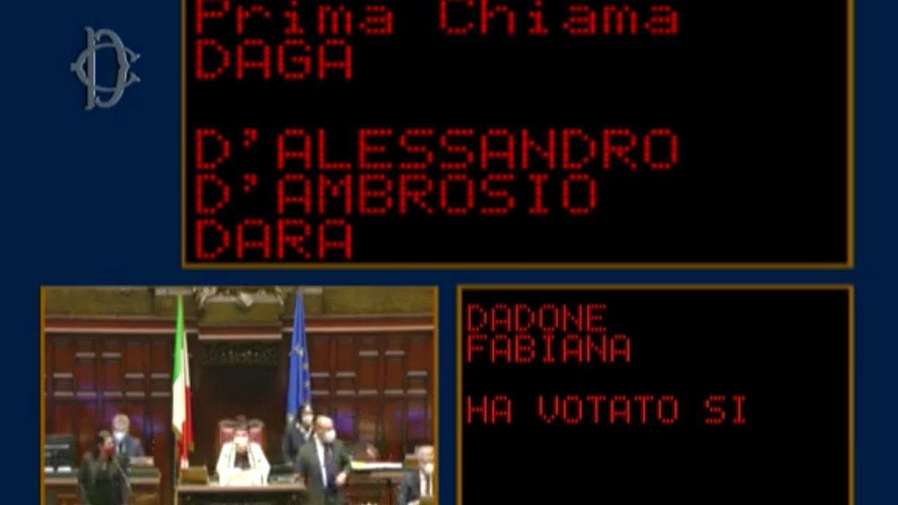 La gag della segretaria Daga: chiama sé stessa al voto,poi si rende conto: "Ah già, sono io"