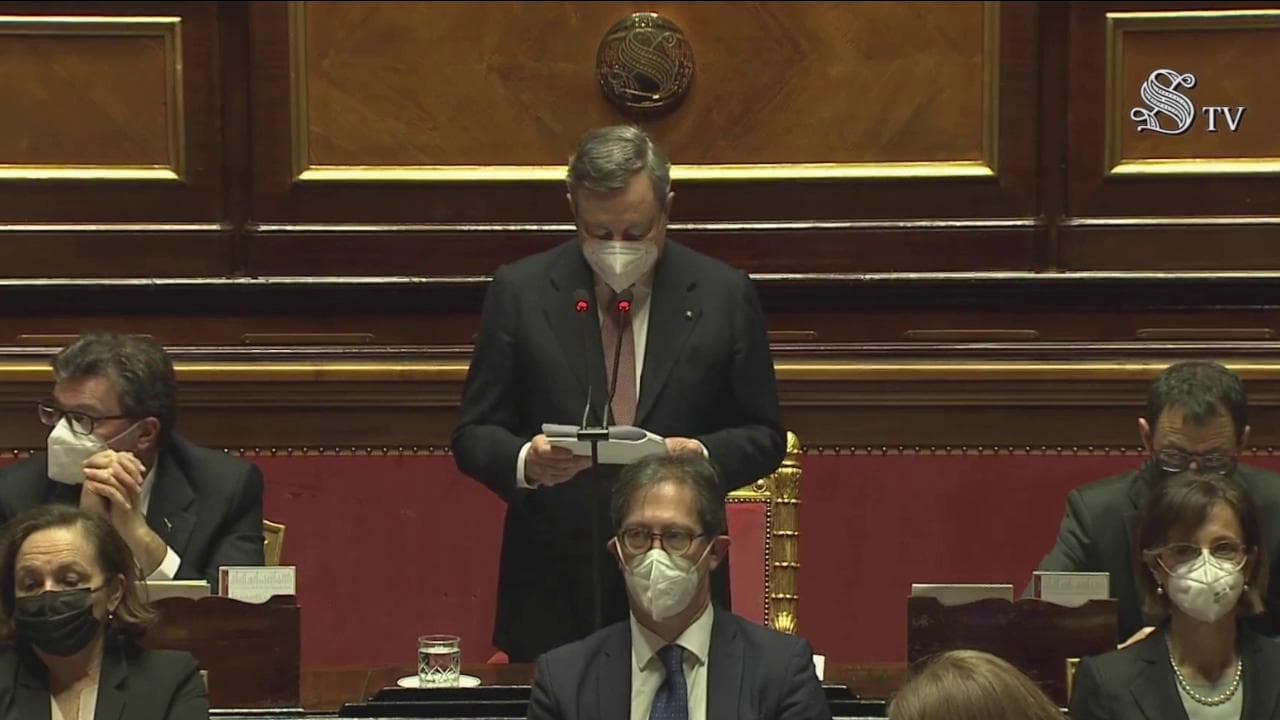 Draghi cita Papa Francesco: "Proteggiamo l'ambiente. Vogliamo lasciare buon pianeta, non solo buona moneta"