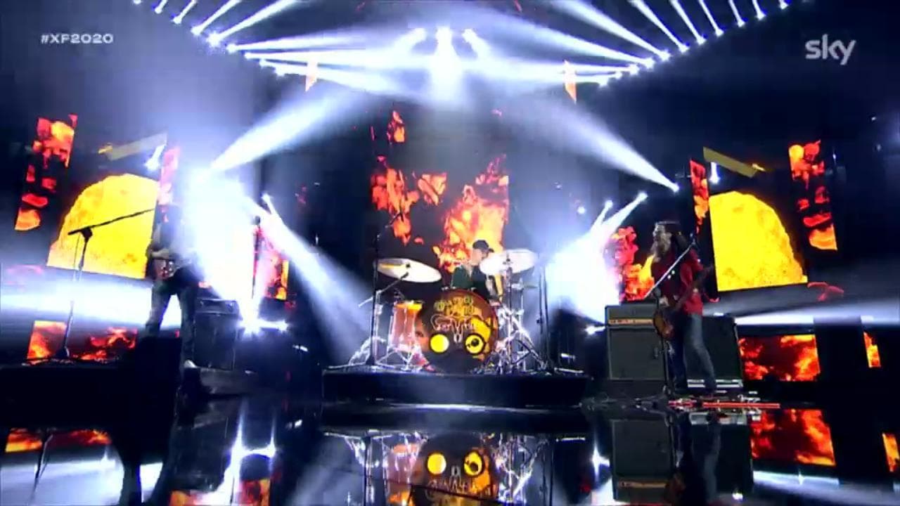 X Factor, Little Pieces of Marmalade sul palco con la voce dei Verdena