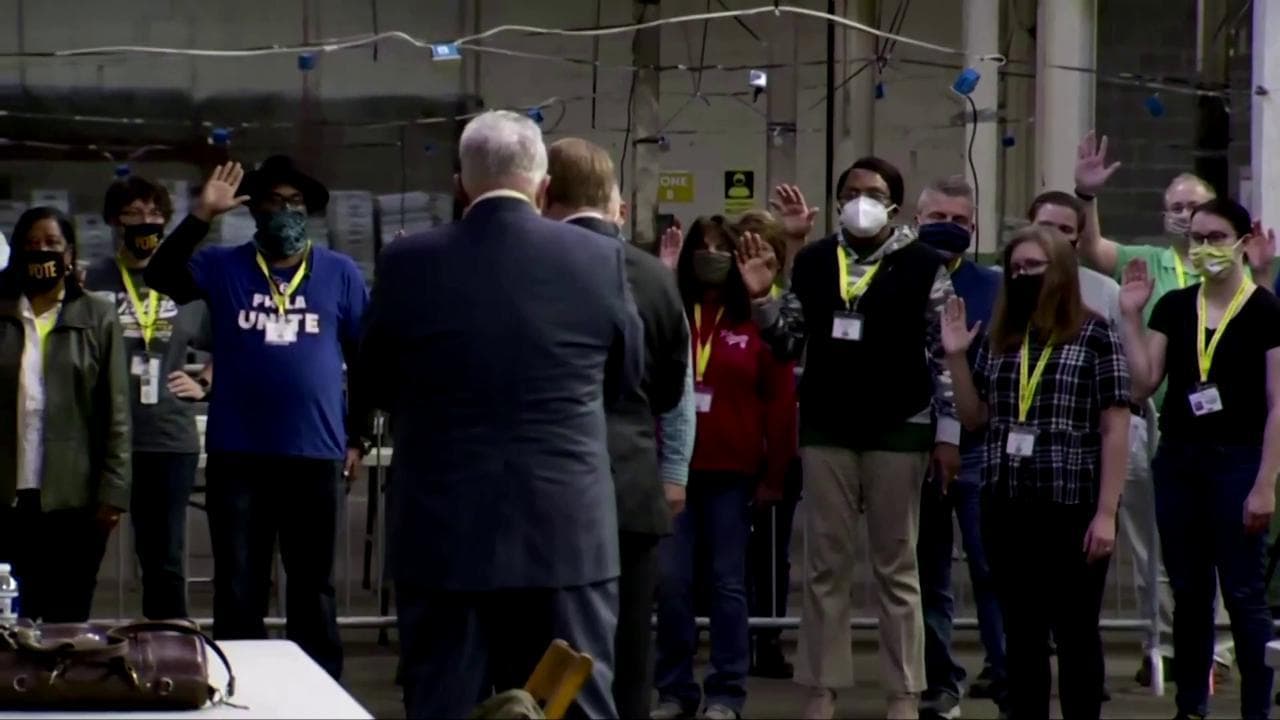 Elezioni Usa, così prestano giuramento gli scrutatori in Pennsylvania