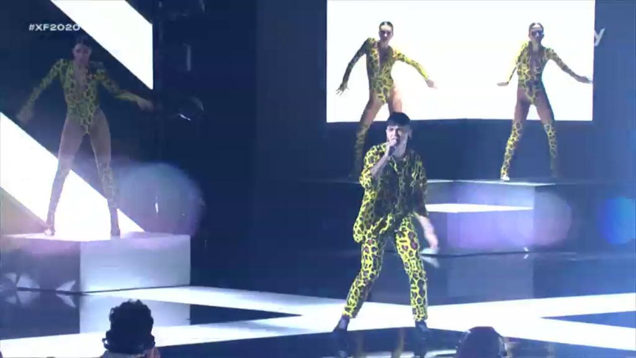 X Factor, Blind maculato sul palco con le ballerine per 'Non mi dire di no'