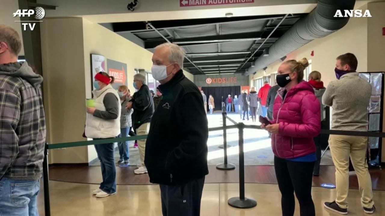 Usa 2020, Ohio: lunghe file all'interno di un seggio elettorale a Dayton