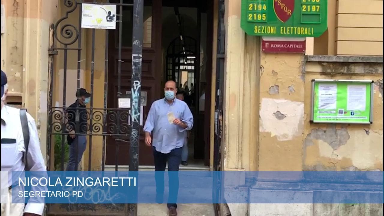Referendum, Nicola Zingaretti al seggio: "Buon voto a tutti"