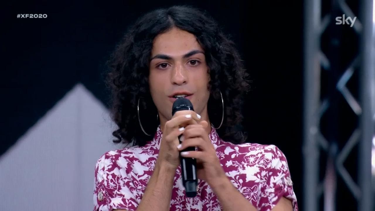 X Factor, l'esordio di Blue Phelix: "I vestiti non hanno identità di genere"