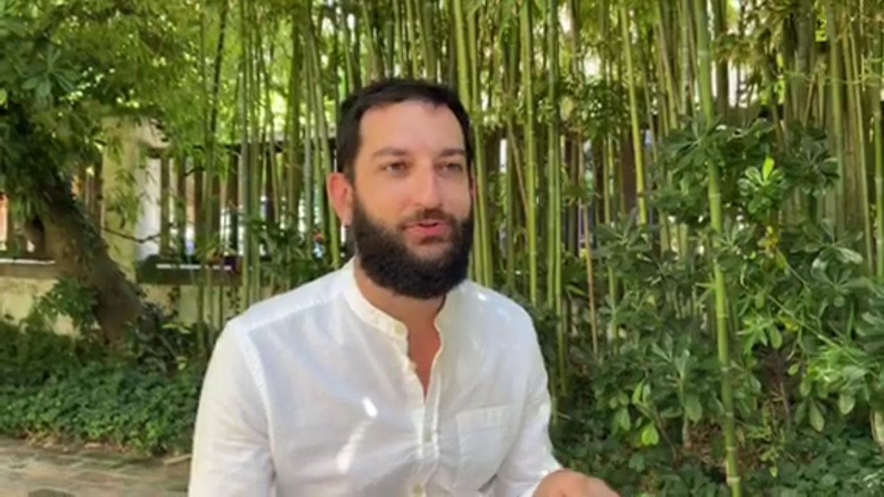 Venezia 77. 'Extraliscio - Punk da balera', storia di Moreno 'Il Biondo', Mirco Mariani e Mauro Ferrara. Parla Vasco Brondi