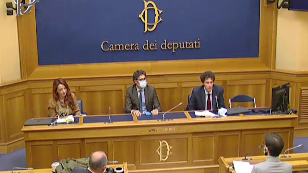 Referendum, il fronte del No si allarga: "Il 12 settembre scendiamo in piazza per la Costituzione"