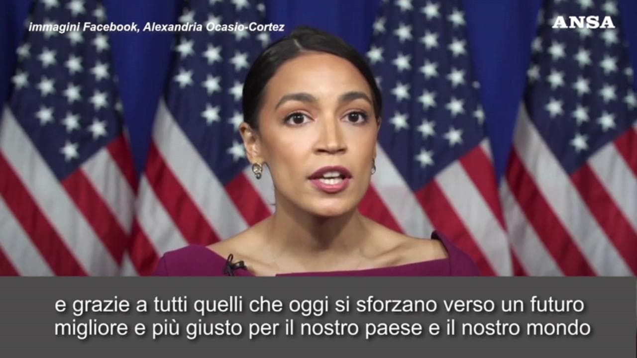 Usa 2020, il discorso pro-Sanders di Ocasio-Cortez: "Lavoriamo per un futuro migliore"