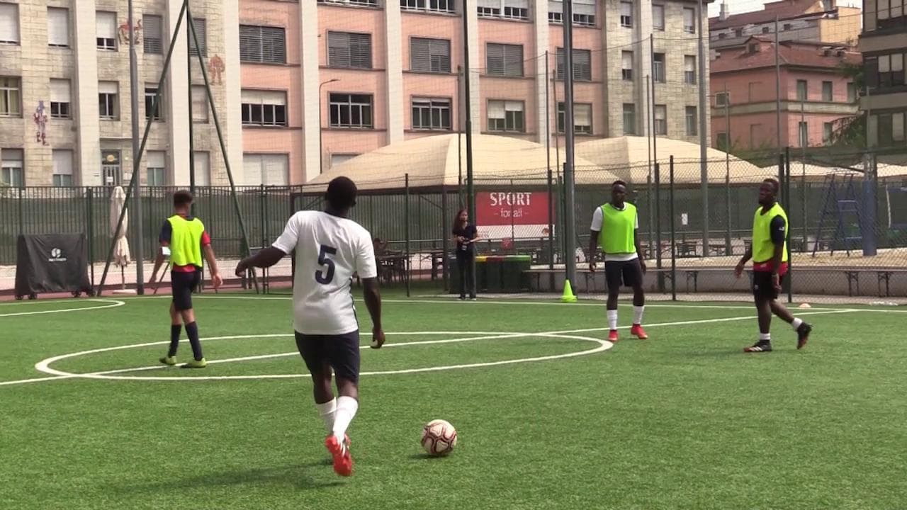 Fase 3, il calcetto riparte anche in Lombardia: la mascherina si toglie solo in campo